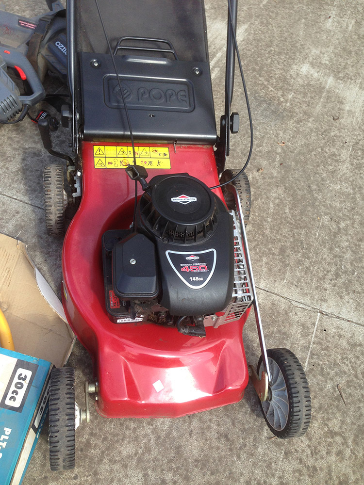 Garden A ‘briggs And Stratton 450 Series 148cc Mower With Catcher